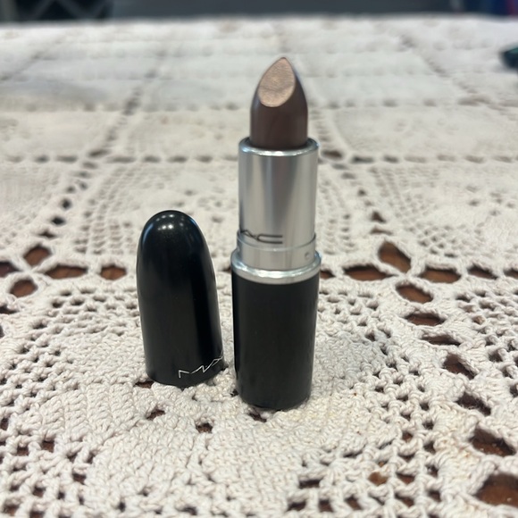 MAC Cosmetics Icon Frost Lipstick - New in box. - Picture 2 of 3